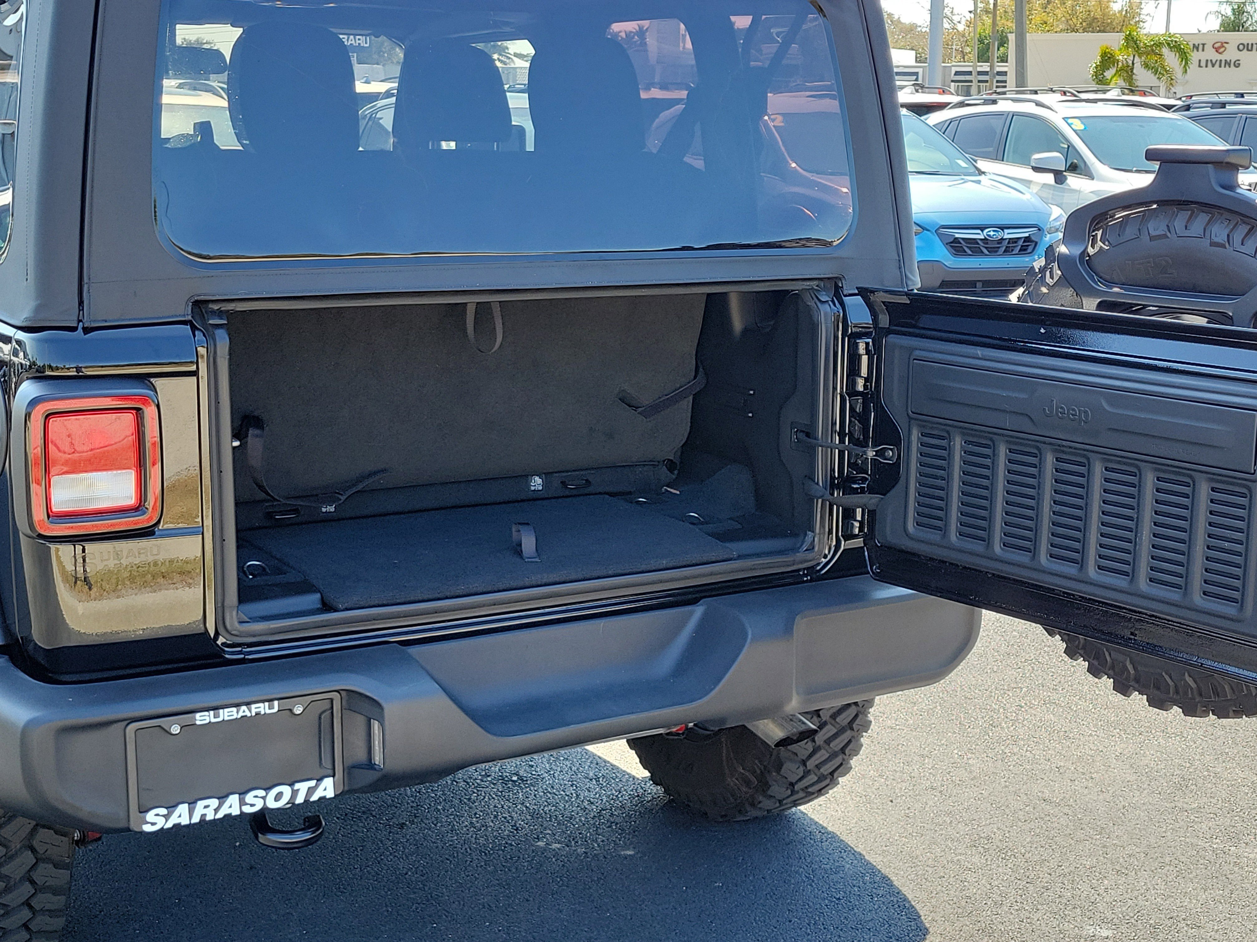 Used 2022 Jeep Wrangler Willys image 12