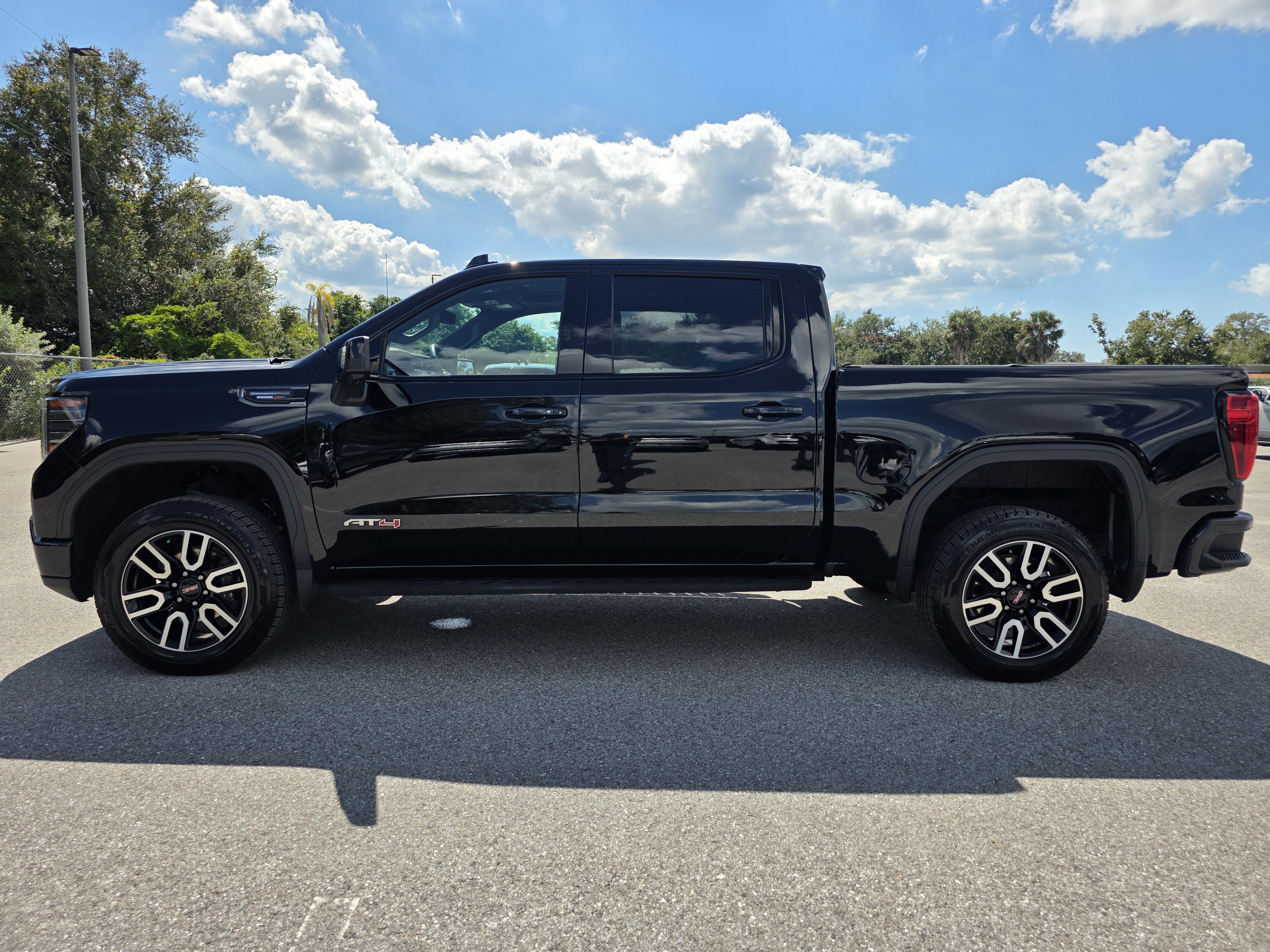 Used 2023 GMC Sierra 1500 AT4 w/ AT4 Premium Package image 7