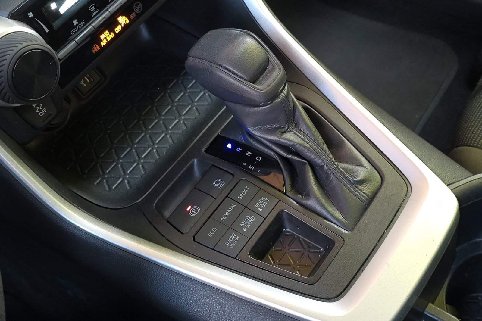 Used 2023 Toyota RAV4 LE image 23