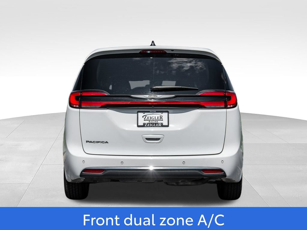 Used 2024 Chrysler Pacifica Touring-L FWD image 6