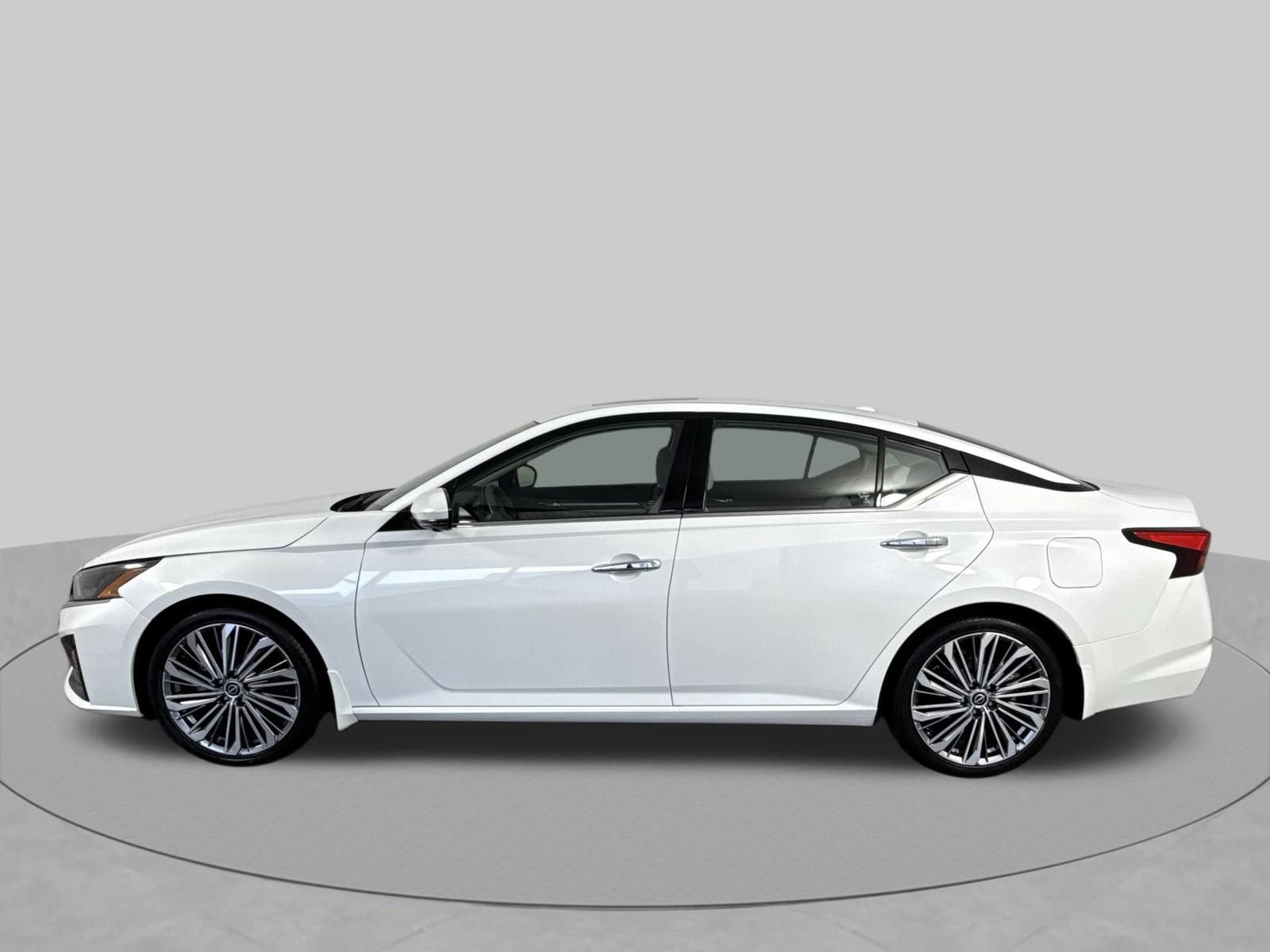 Used 2024 Nissan Altima 2.5 SL FWD image 31