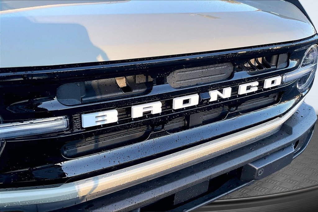 Used 2025 Ford Bronco Outer Banks AWD/4WD image 33