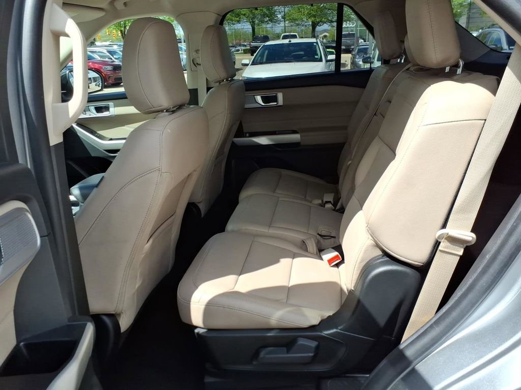 Used 2022 Ford Explorer Limited w/ Equipment Group 301A AWD/4WD image 11