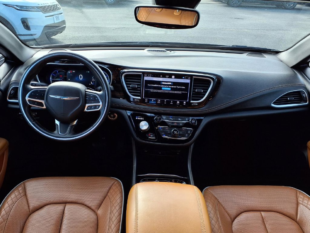Used 2021 Chrysler Pacifica Pinnacle FWD image 3