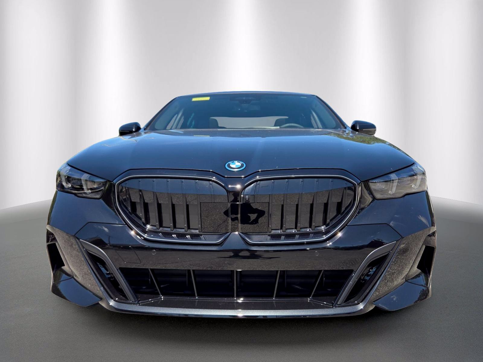 New 2027 BMW 550e xDrive AWD/4WD image 2