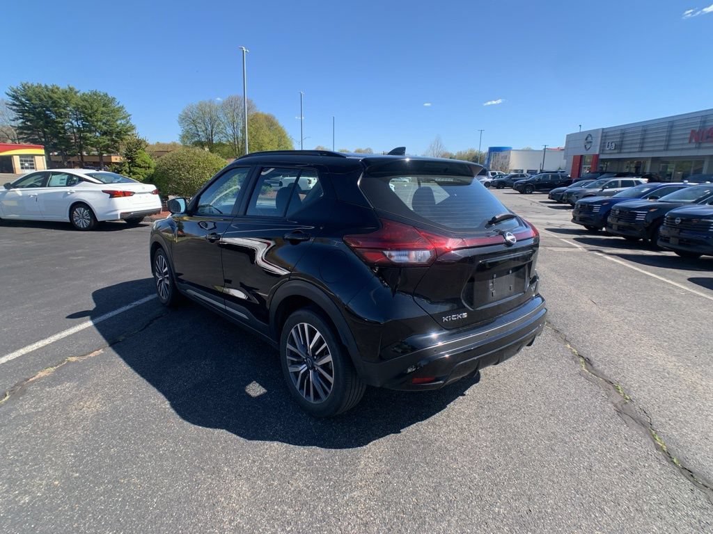 Used 2024 Nissan Kicks SR FWD image 6