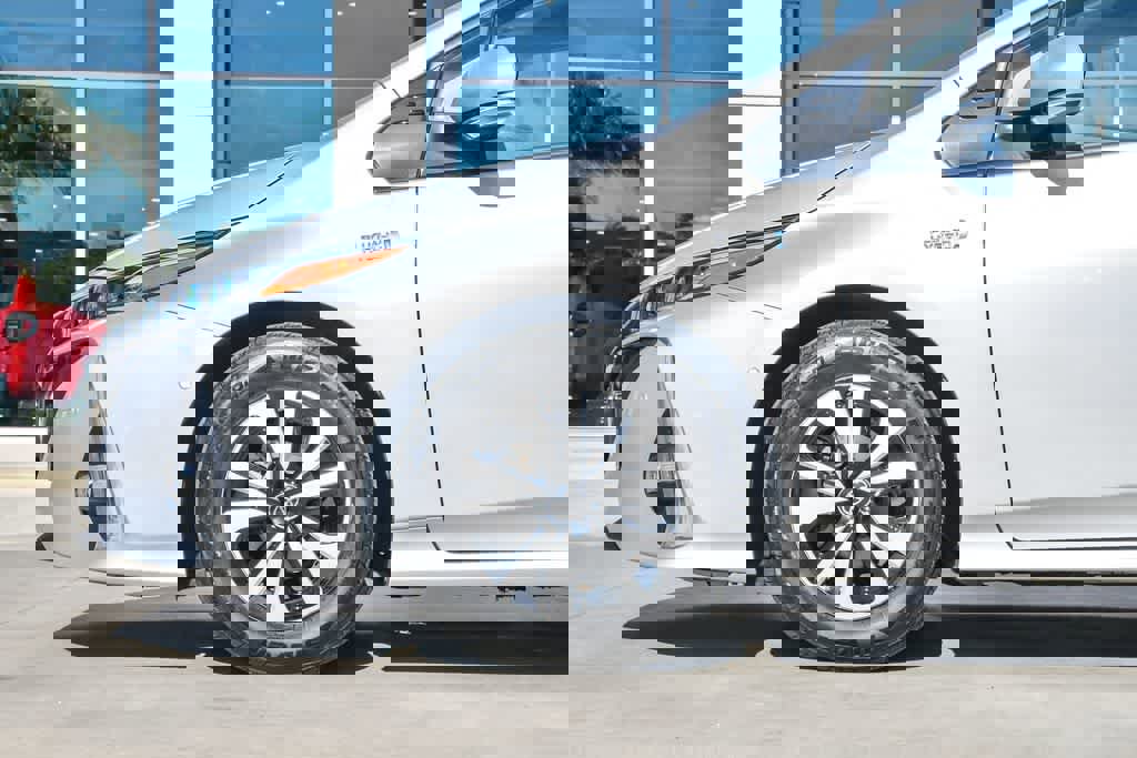 Used 2019 Toyota Prius Prime Advanced image 10
