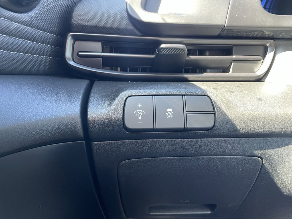 Used 2025 Hyundai Elantra Sport image 12