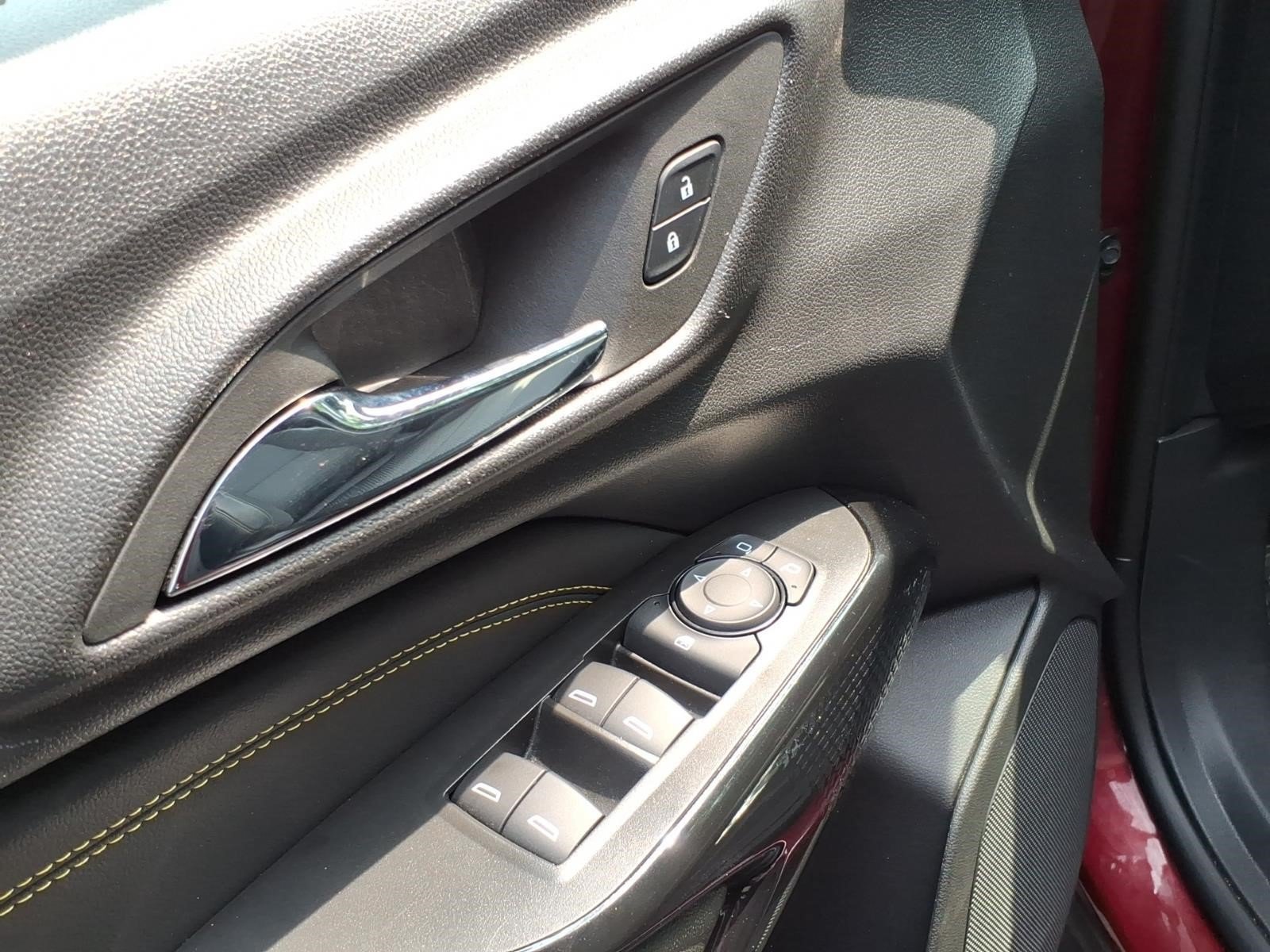 Used 2025 Chevrolet Trax LT FWD image 12