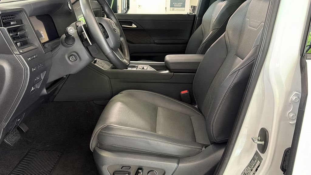Used 2024 Lexus GX 550 w/ Accessory Package (2T) AWD/4WD image 25