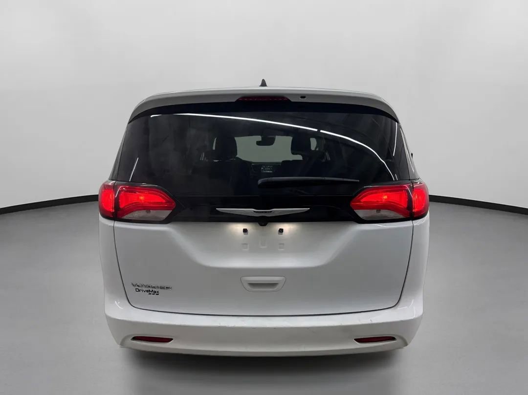 Used 2023 Chrysler Voyager LX image 8