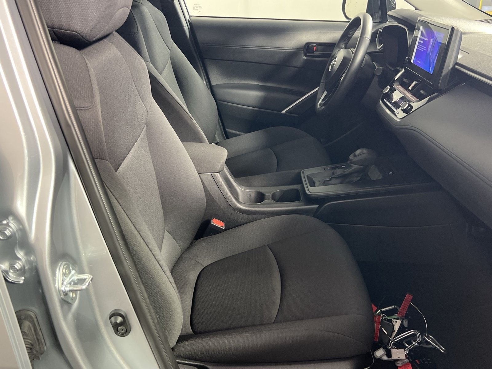 Used 2026 Toyota Corolla Cross LE FWD image 28