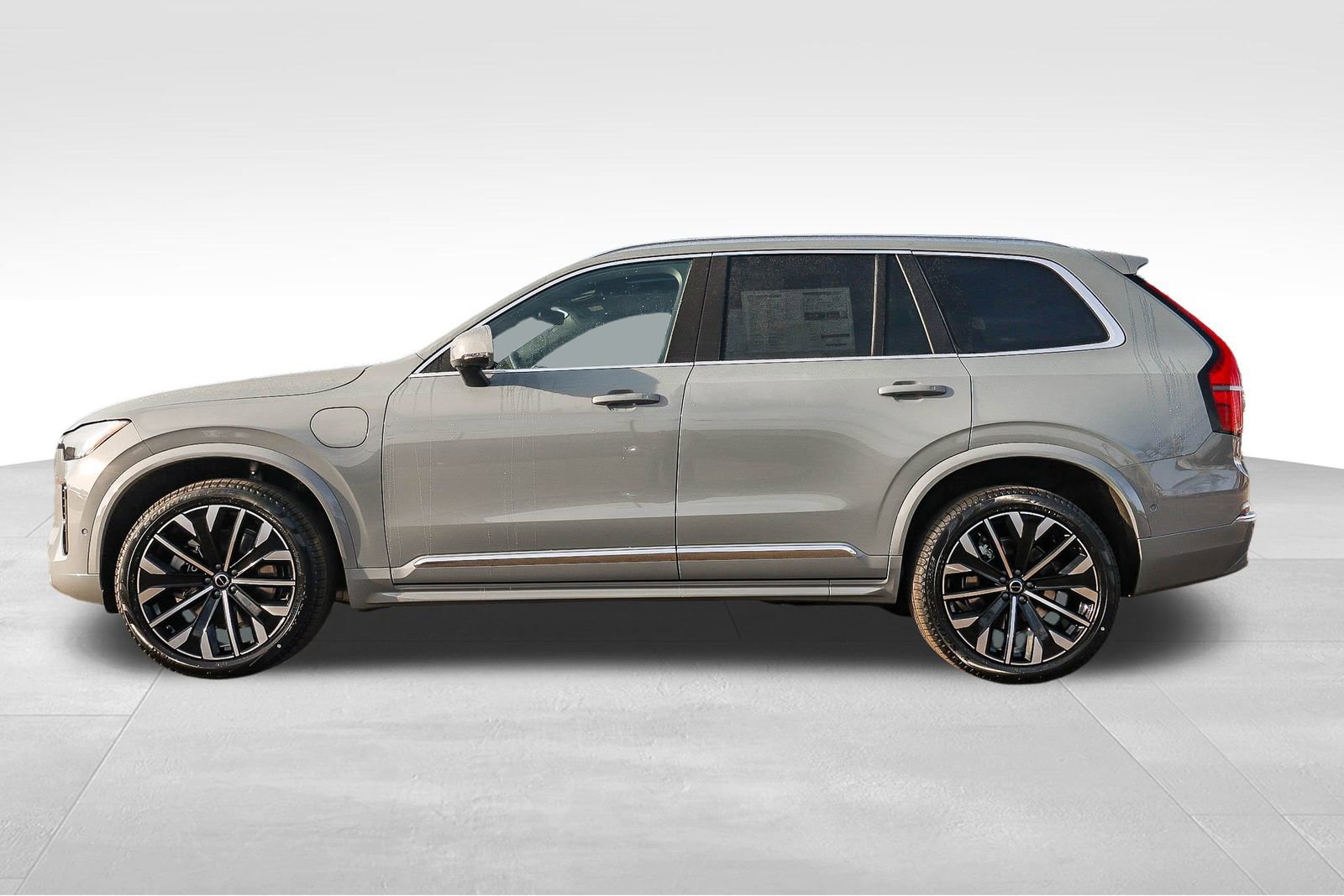 New 2026 Volvo XC90 T8 Plus w/ Protection Package AWD/4WD image 8
