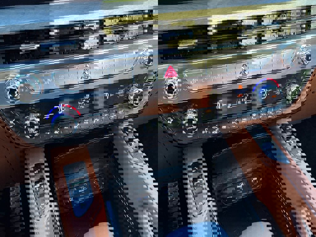 Used 2025 Kia Telluride SX Prestige X-Line image 25