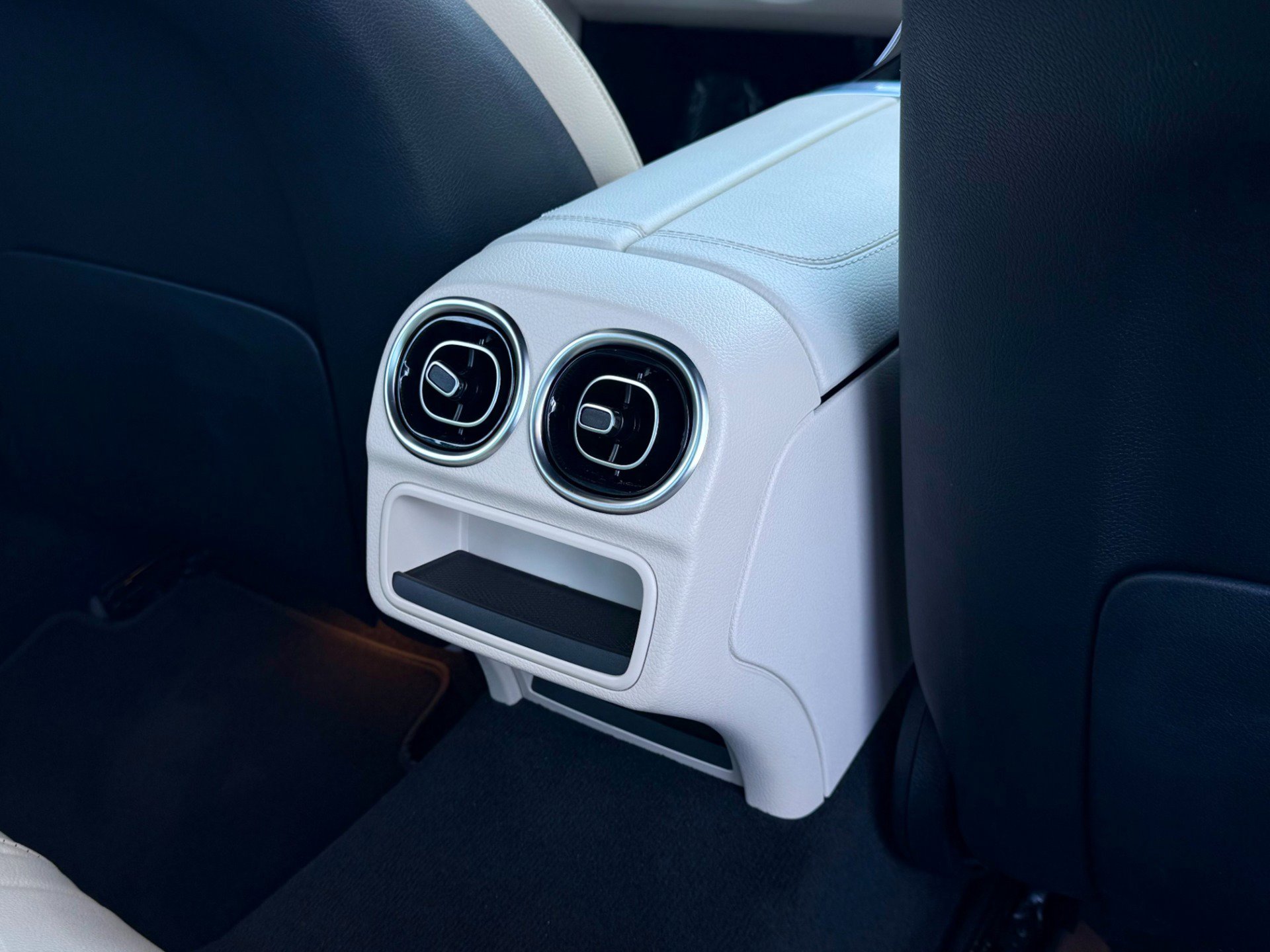 Used 2024 Mercedes-Benz C 300 Sedan image 31