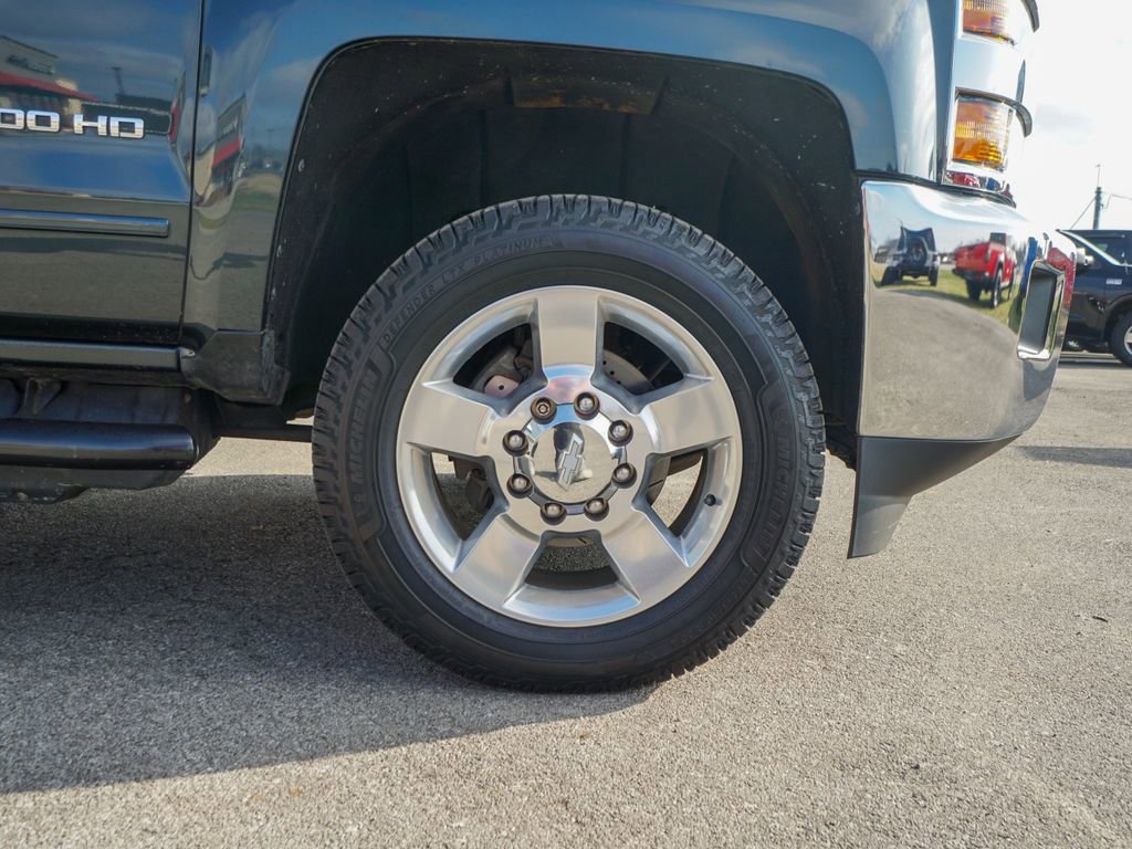 Used 2019 Chevrolet Silverado 2500 LT w/ LT Convenience Package image 12