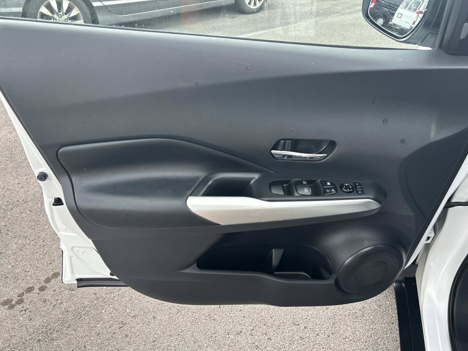Used 2020 Nissan Kicks SR w/ SR Premium Package FWD image 25
