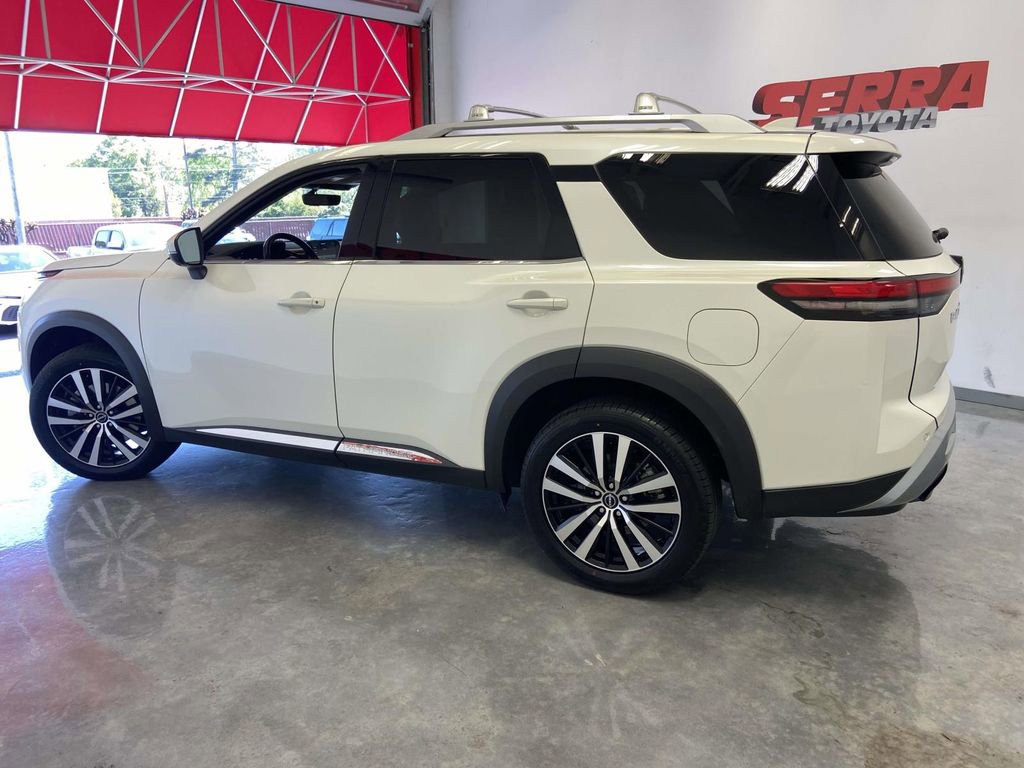 Used 2023 Nissan Pathfinder Platinum w/ Cargo Package AWD/4WD image 6