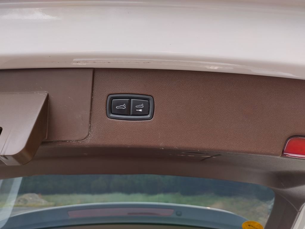 Used 2022 Porsche Cayenne S Platinum image 22