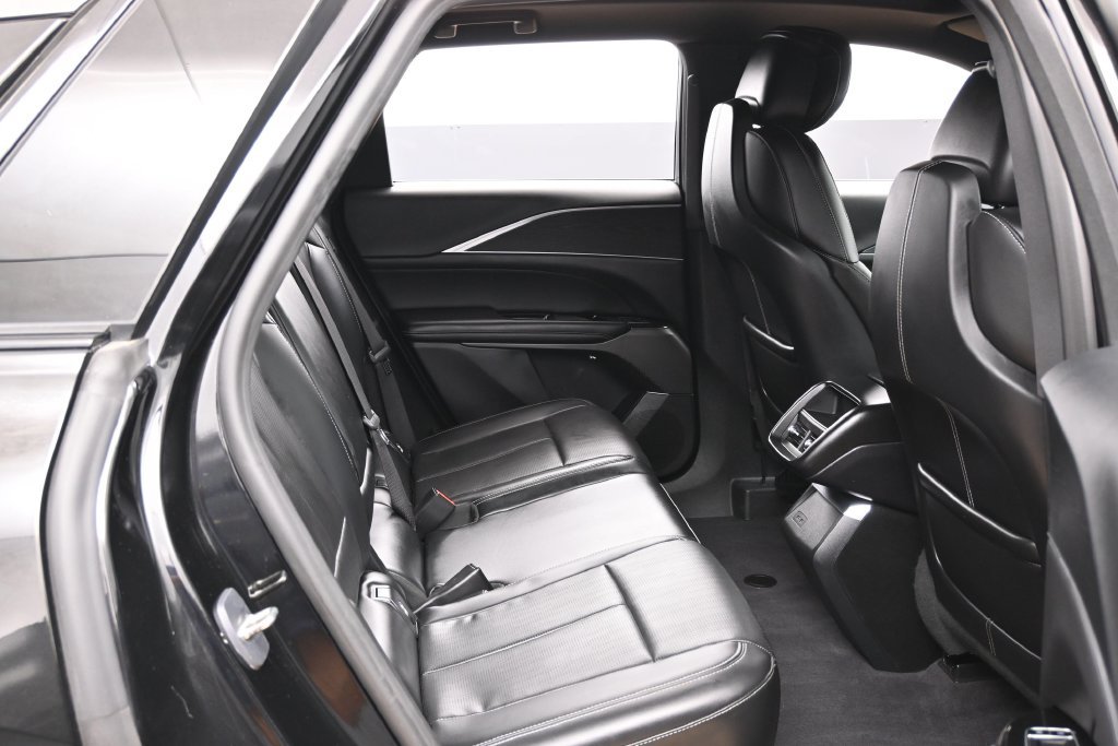 Used 2024 Cadillac Lyriq Sport AWD/4WD image 28