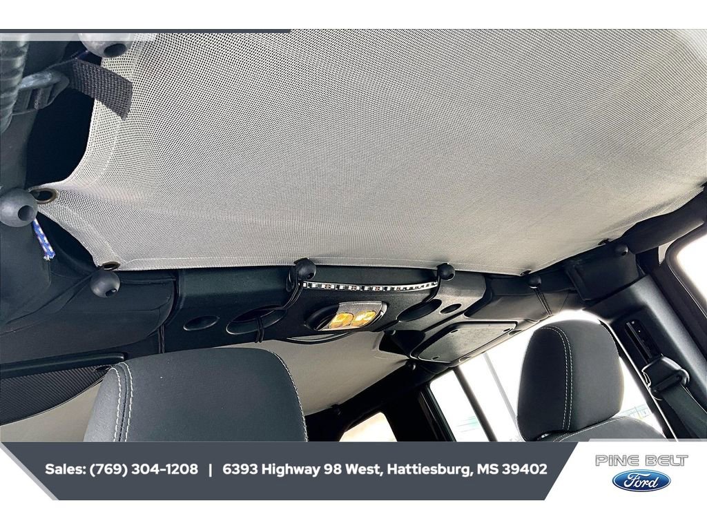 Used 2015 Jeep Wrangler Unlimited Sahara w/ Connectivity Group image 16