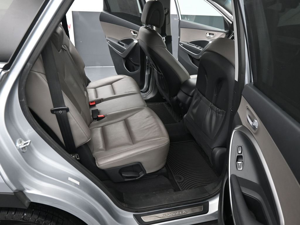Used 2017 Hyundai Santa Fe SE image 24