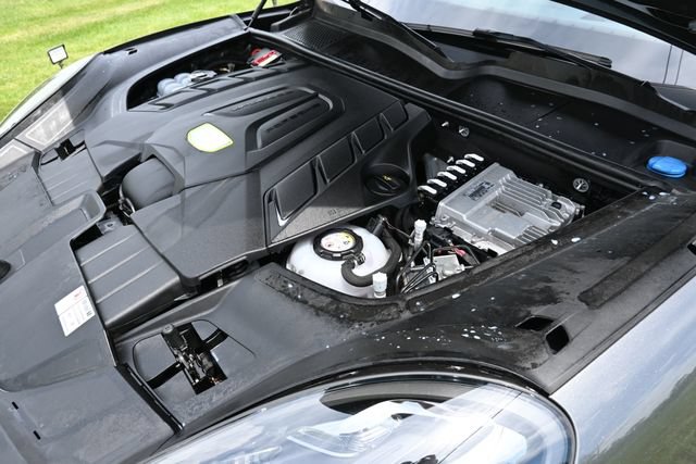 Used 2021 Porsche Cayenne Turbo S AWD/4WD image 16
