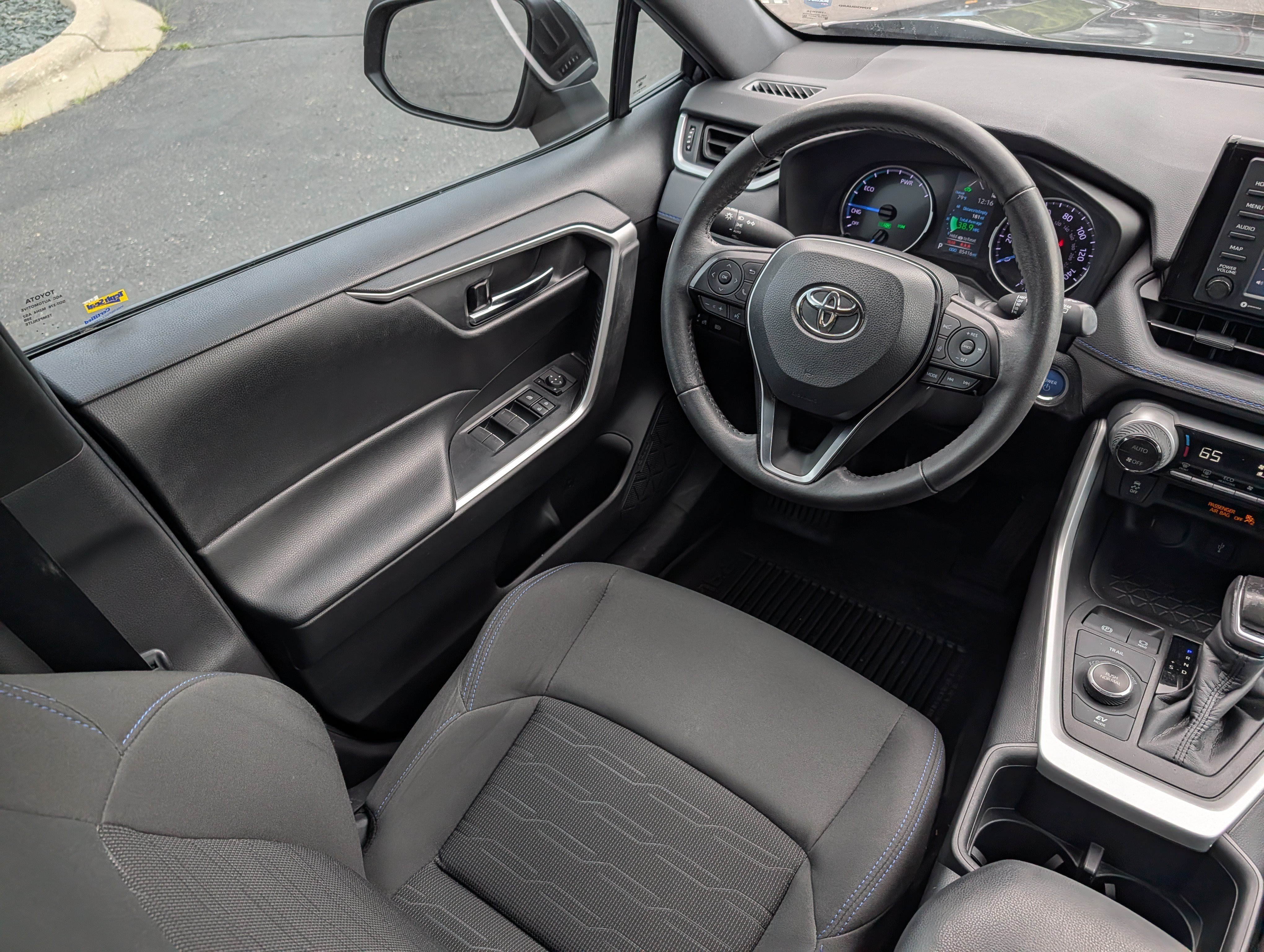 Used 2022 Toyota RAV4 SE AWD/4WD image 9