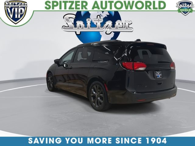 Used 2020 Chrysler Pacifica Touring-L Plus w/ S Appearance Package FWD image 2