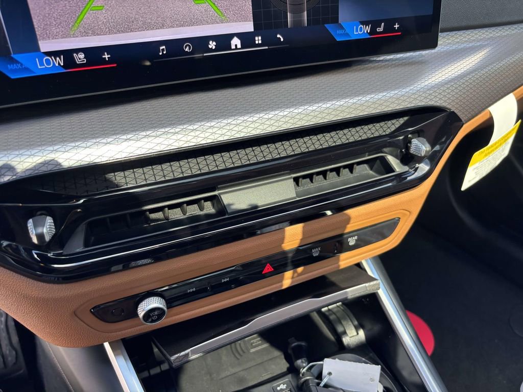 New 2025 BMW 330i xDrive Sedan w/ M Sport Package image 17