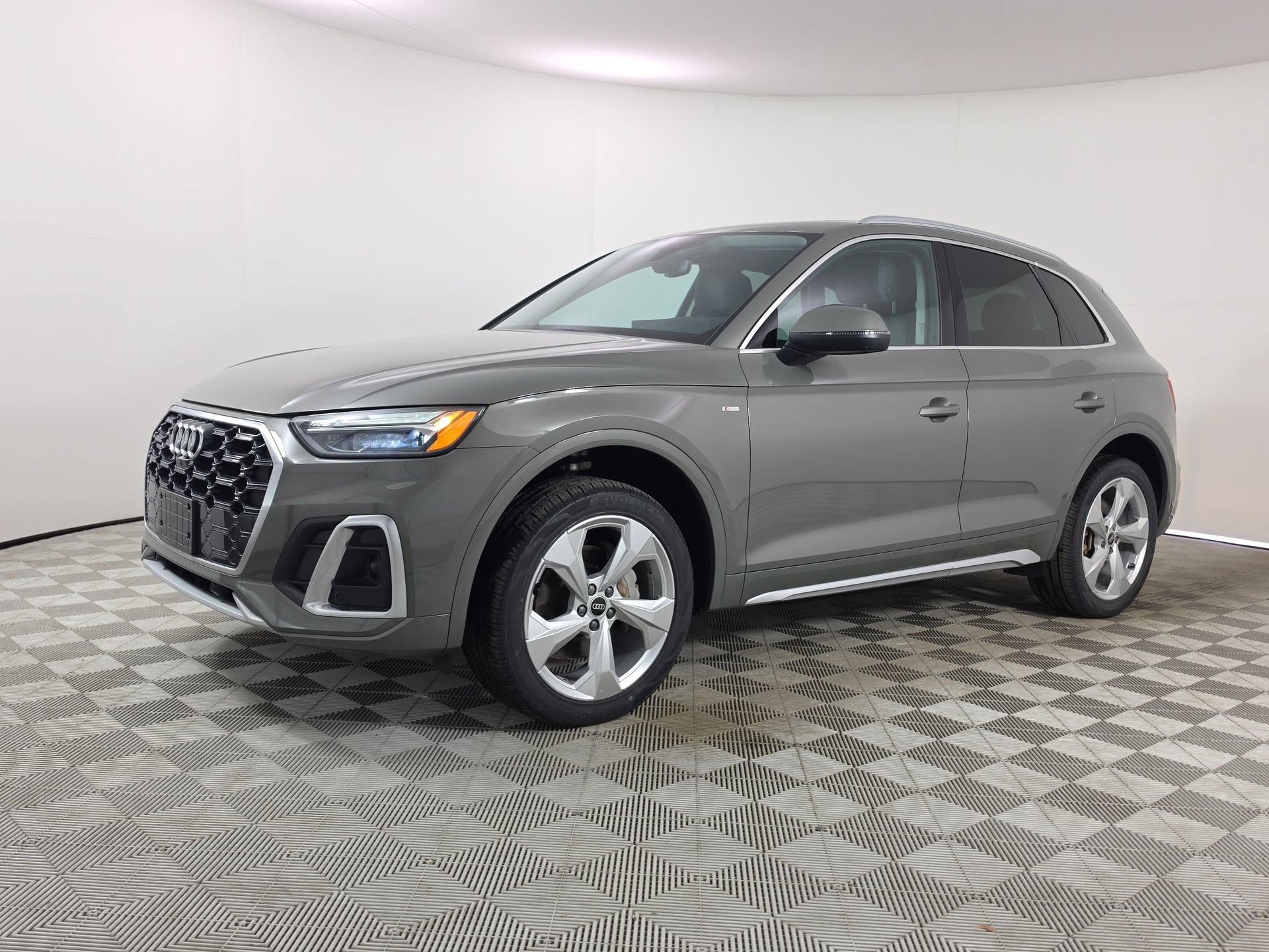 Certified 2023 Audi Q5 2.0T Premium Plus AWD/4WD image 3