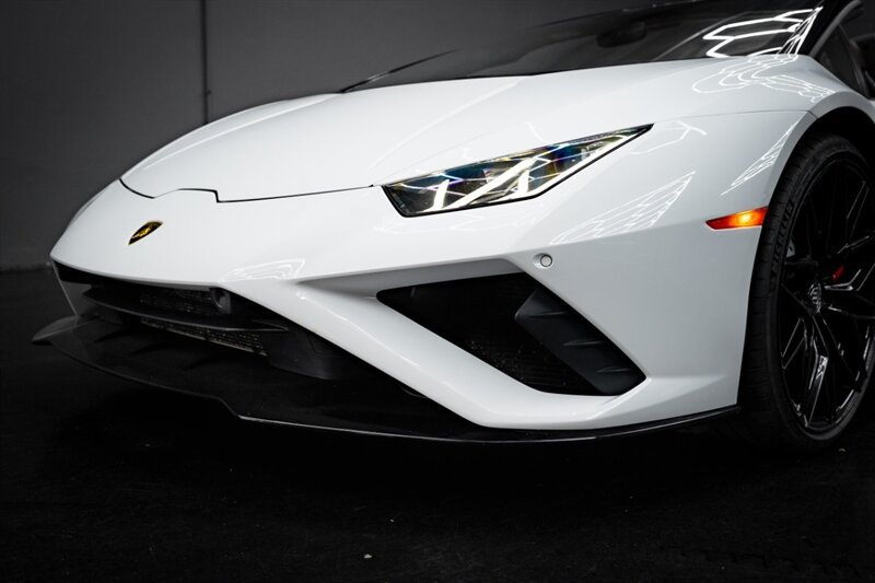 Used 2021 Lamborghini Huracan EVO RWD image 10