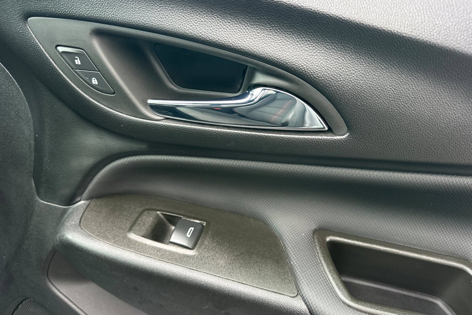 Used 2023 Chevrolet Equinox RS FWD image 22