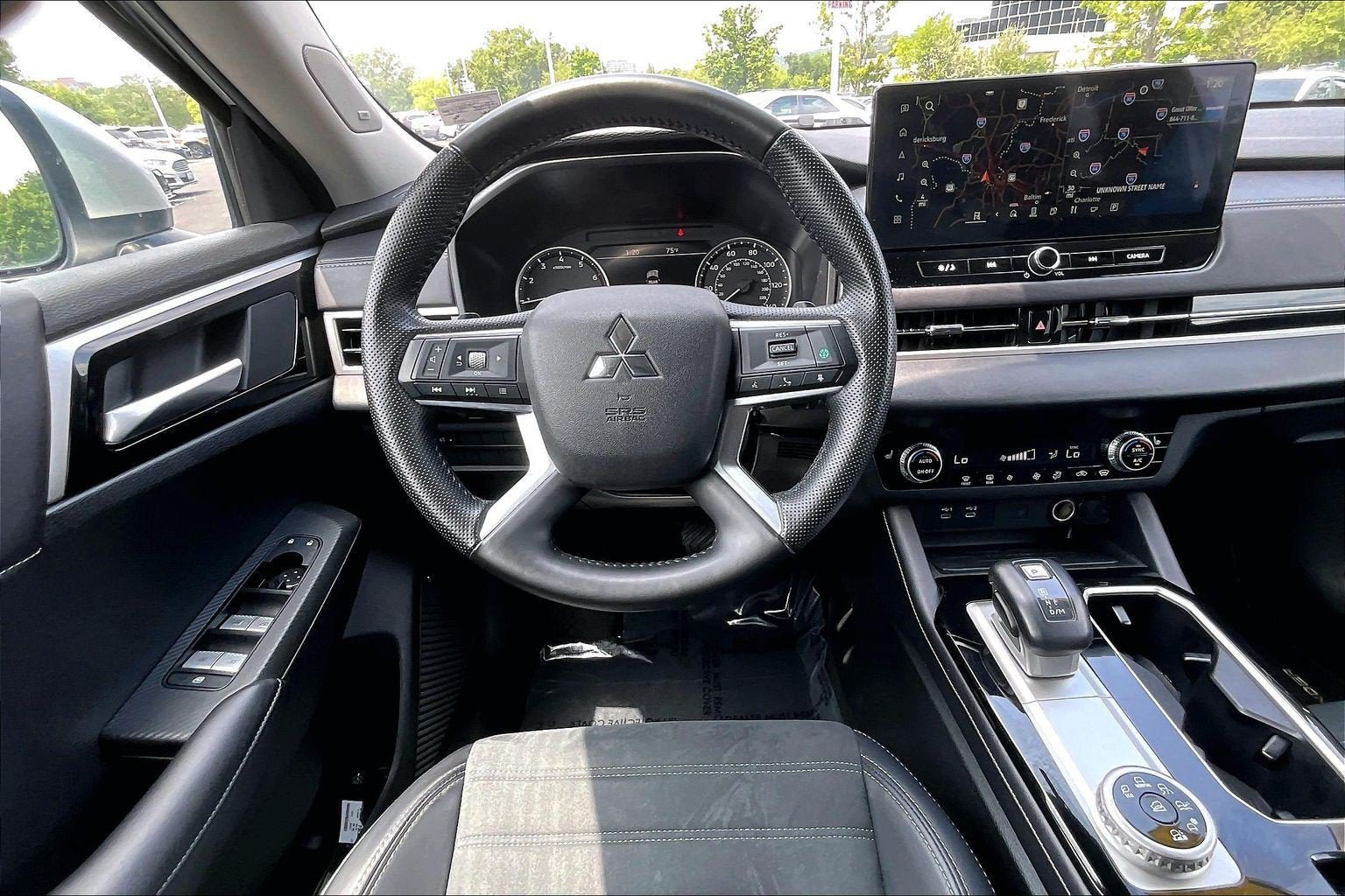 Used 2025 Mitsubishi Outlander SE AWD/4WD image 5