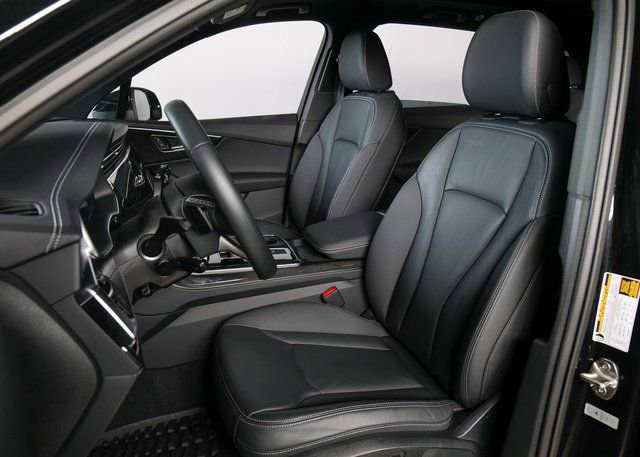 Certified 2025 Audi Q7 3.0T Premium w/ Convenience Package image 9
