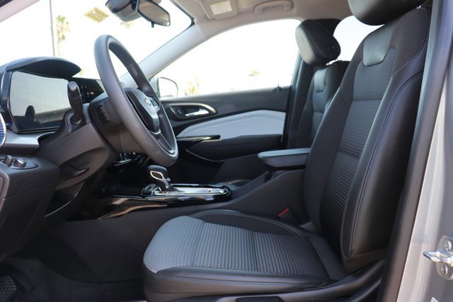 Used 2025 Chevrolet Trax LT image 10