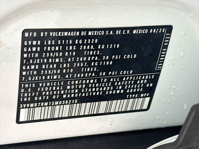 Used 2025 Volkswagen Tiguan SE AWD/4WD image 27