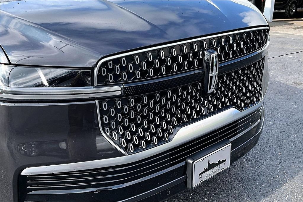 Used 2025 Lincoln Navigator Reserve AWD/4WD image 35