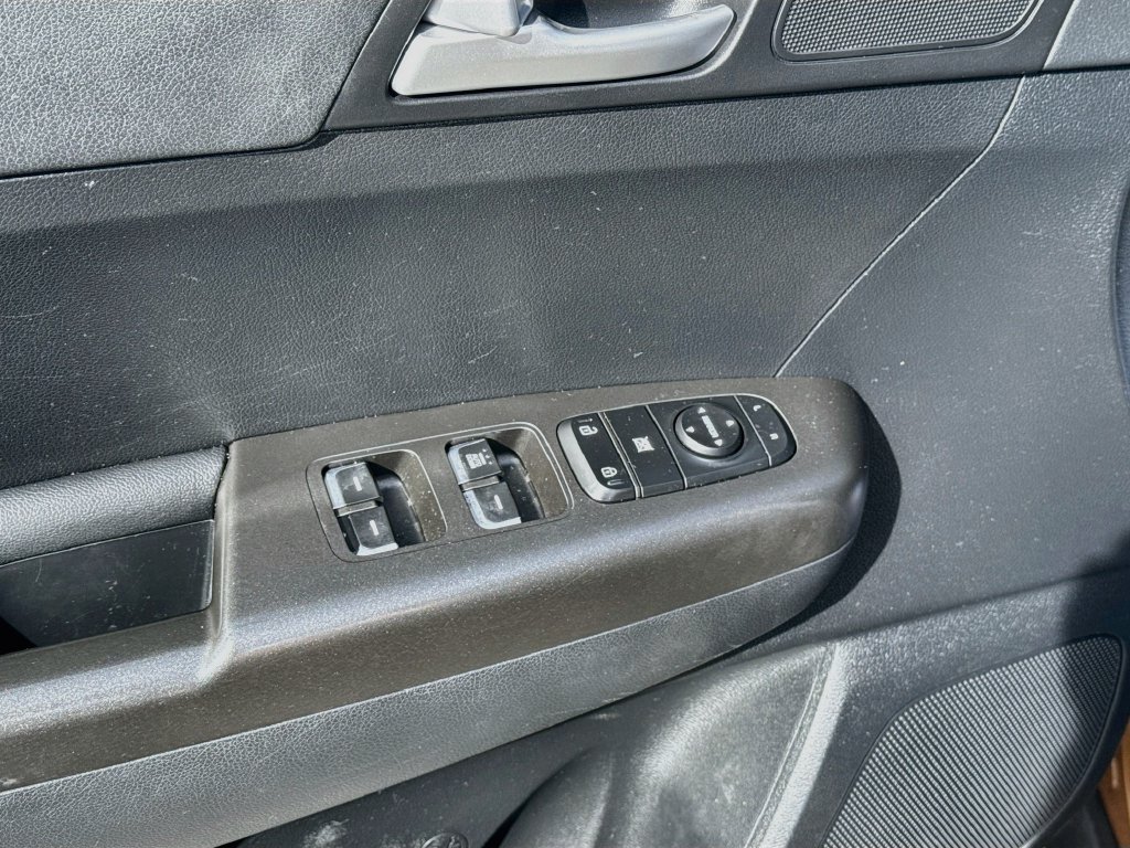 Used 2017 Kia Sportage LX AWD/4WD image 17
