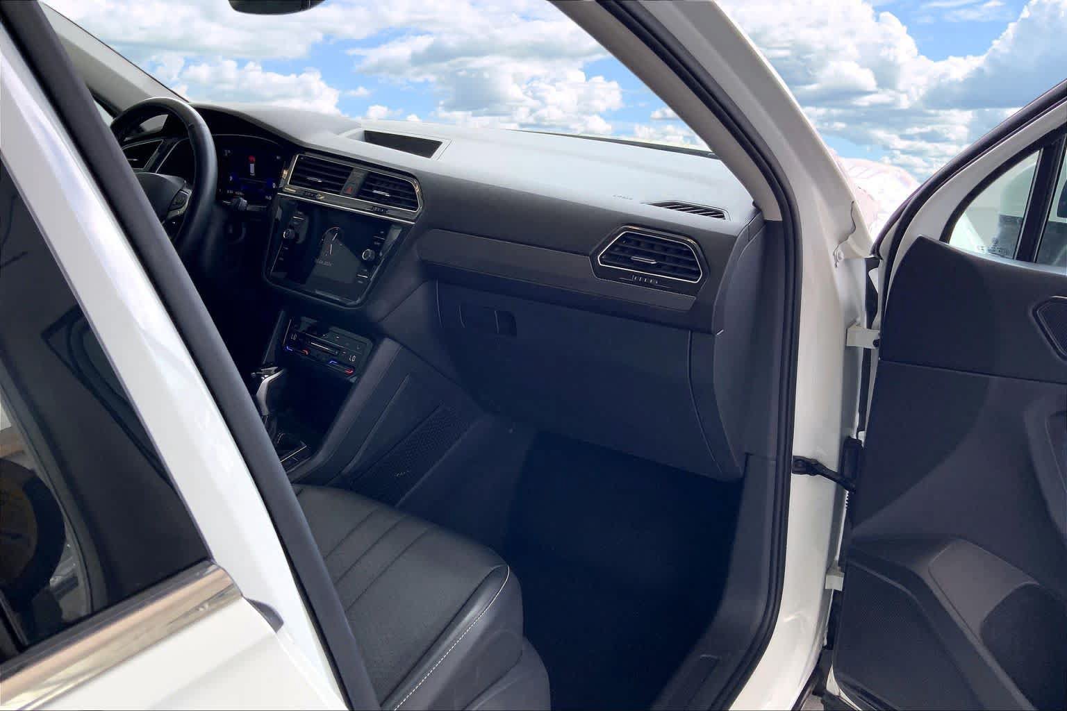 Used 2024 Volkswagen Tiguan SE FWD image 23
