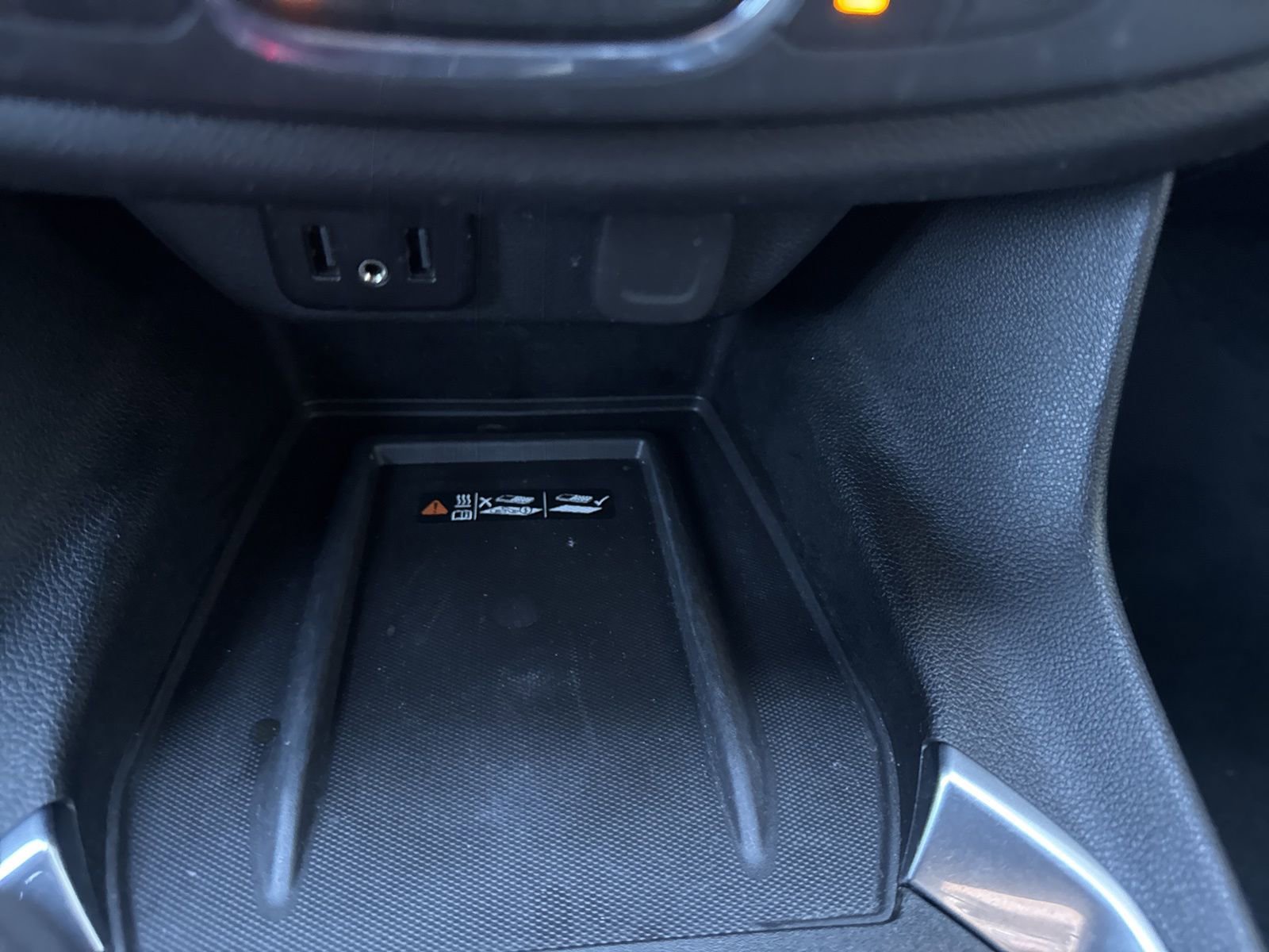 Used 2023 Chevrolet Traverse LT w/ Rear Camera Mirror Package image 29