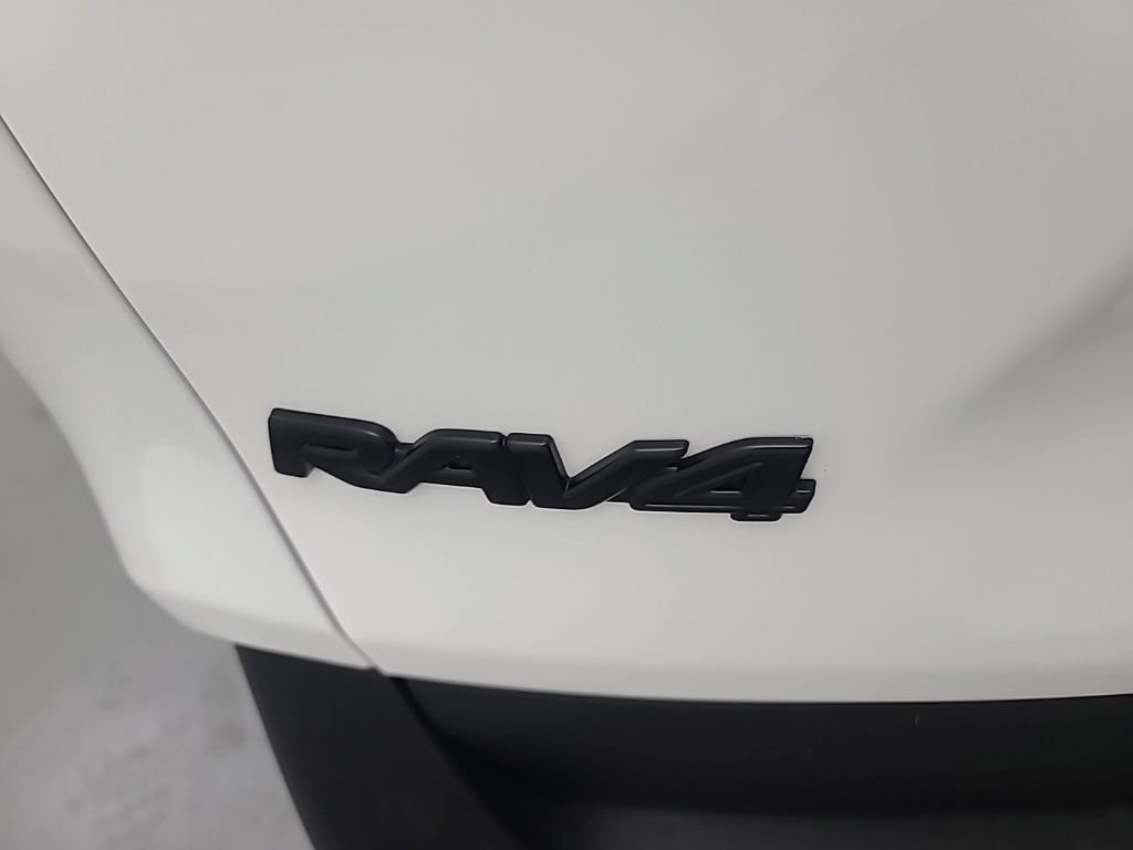 Used 2023 Toyota RAV4 XLE AWD/4WD image 12