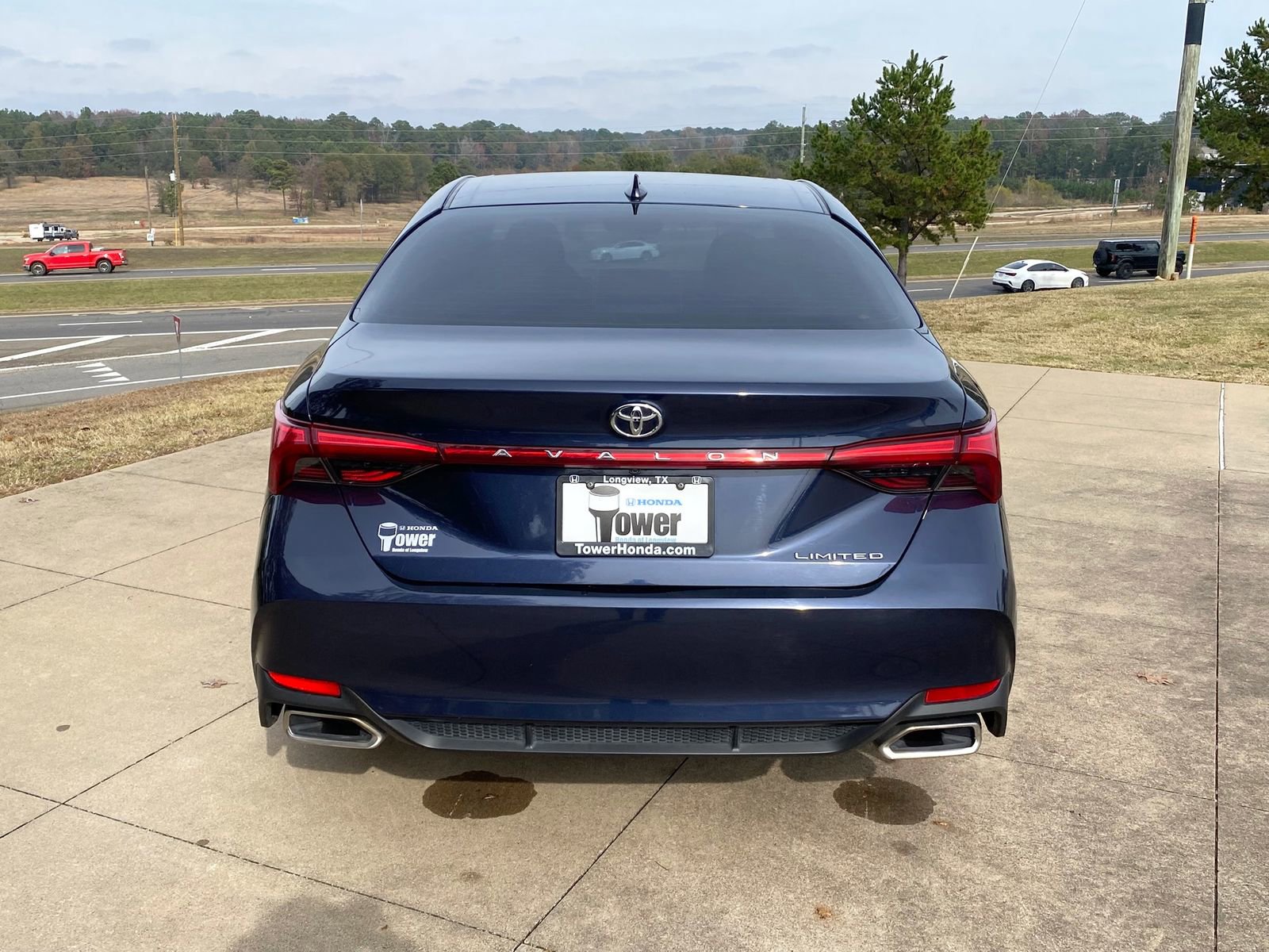 Used 2019 Toyota Avalon Limited image 5