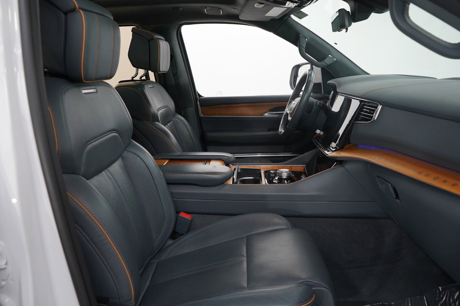 Used 2022 Jeep Grand Wagoneer Series II w/ Premium Group II image 10