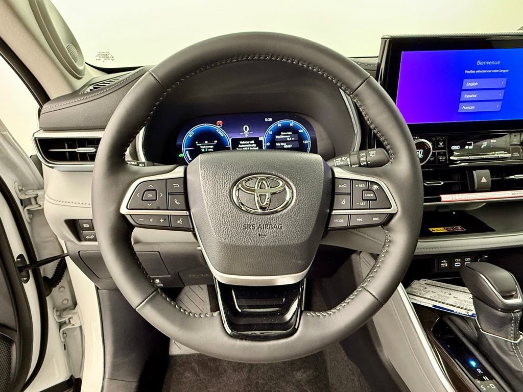Used 2026 Toyota Highlander Platinum AWD/4WD image 26