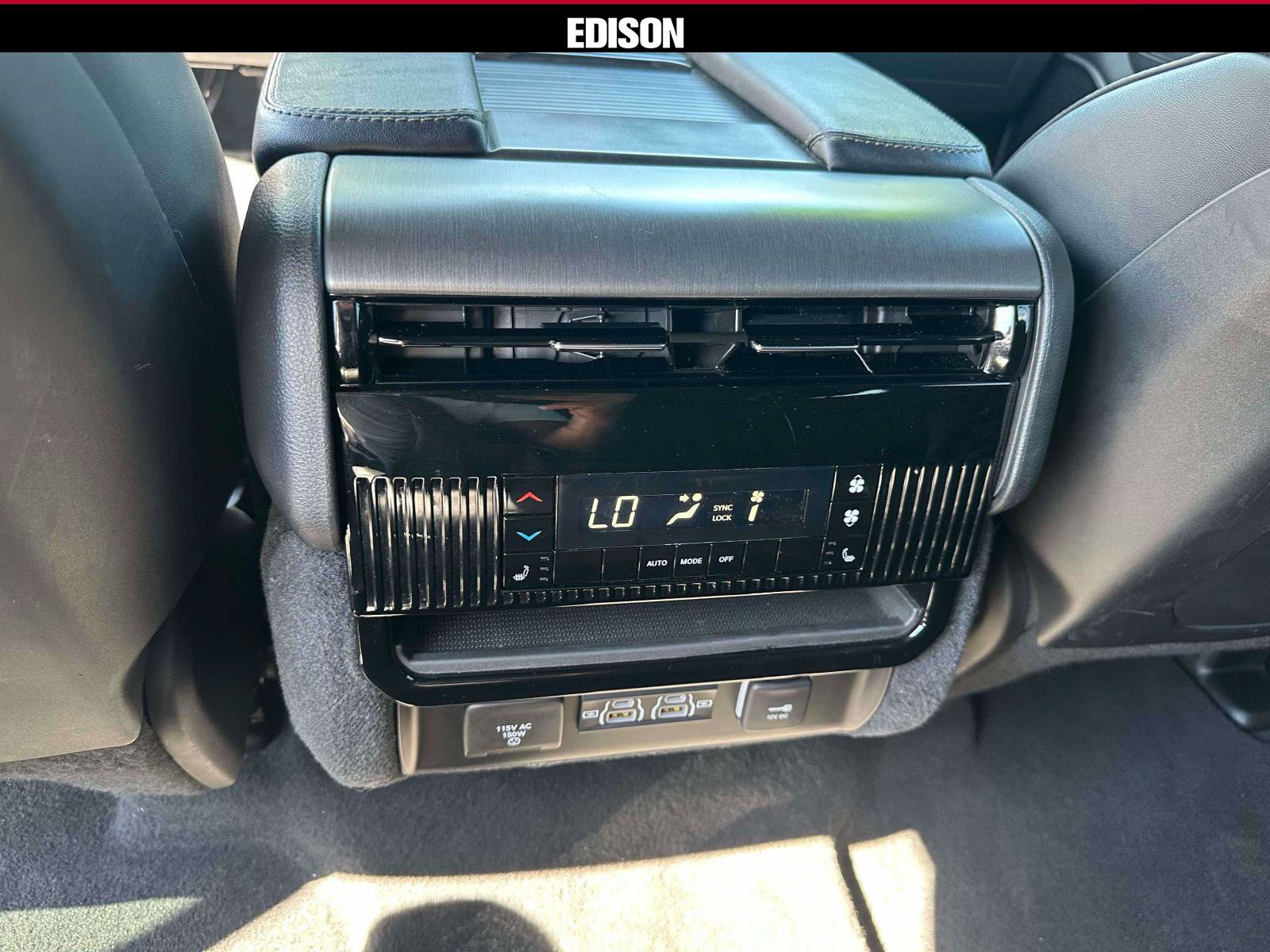 Used 2025 Jeep Wagoneer Series II AWD/4WD image 12