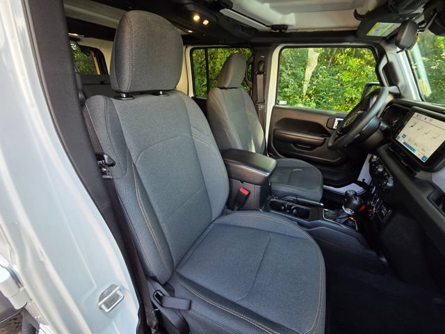 Used 2024 Jeep Wrangler Unlimited AWD/4WD image 19