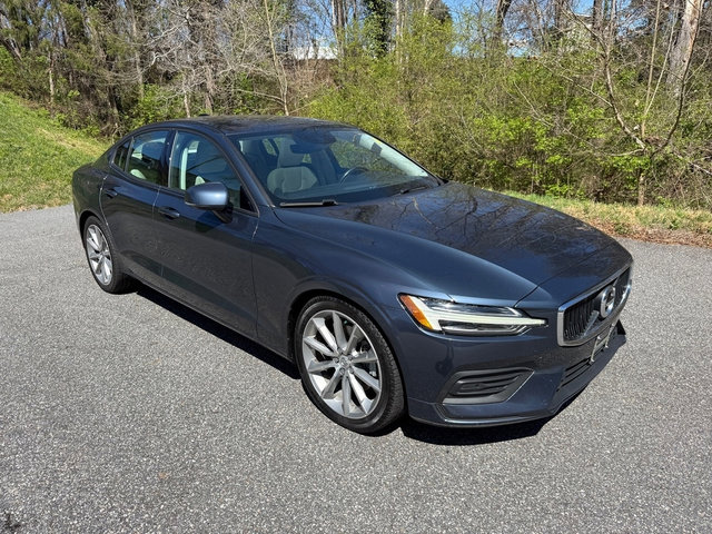 Used 2020 Volvo S60 T5 Momentum image 4