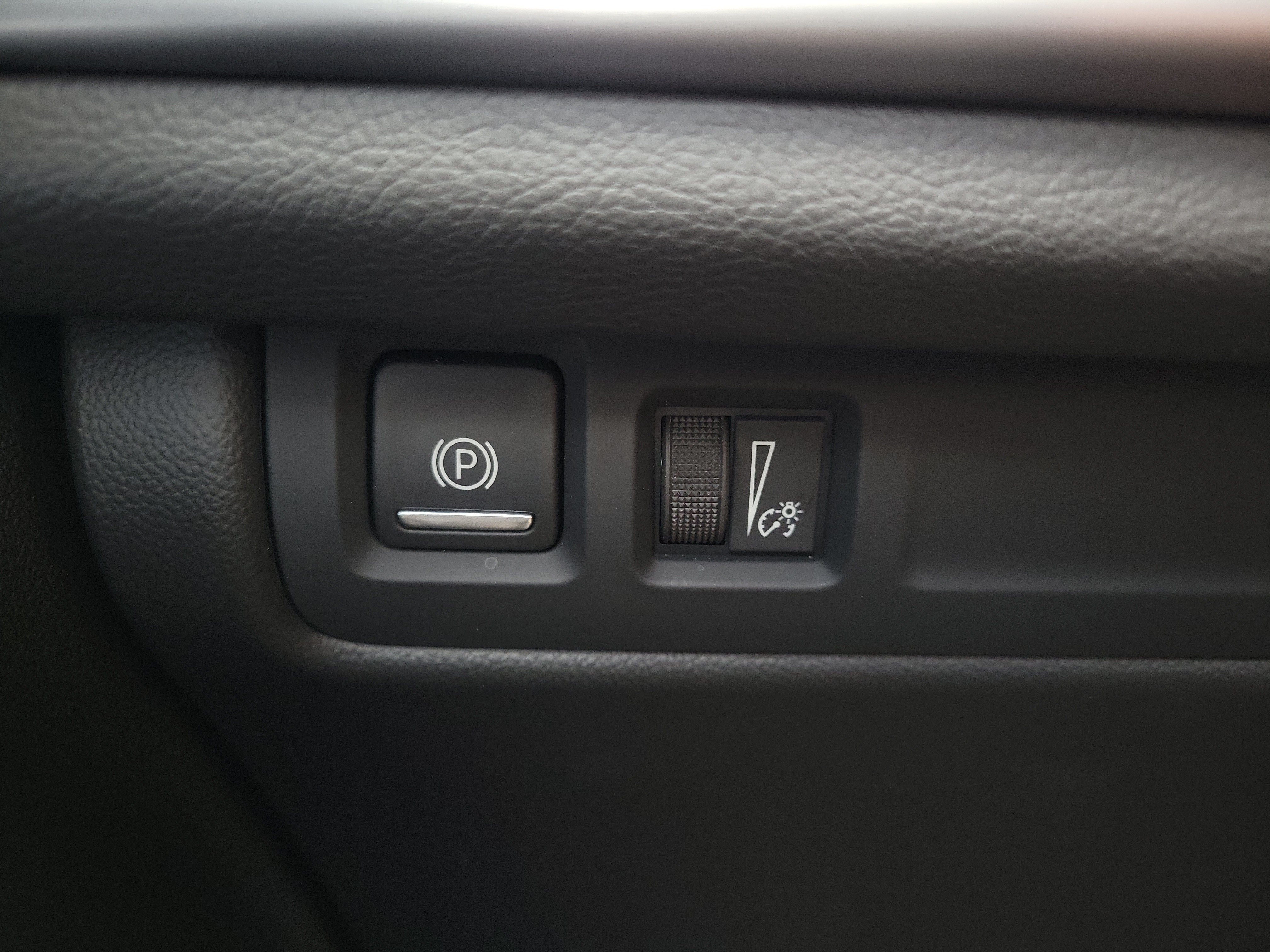 Certified 2025 Cadillac XT4 Premium Luxury FWD image 28