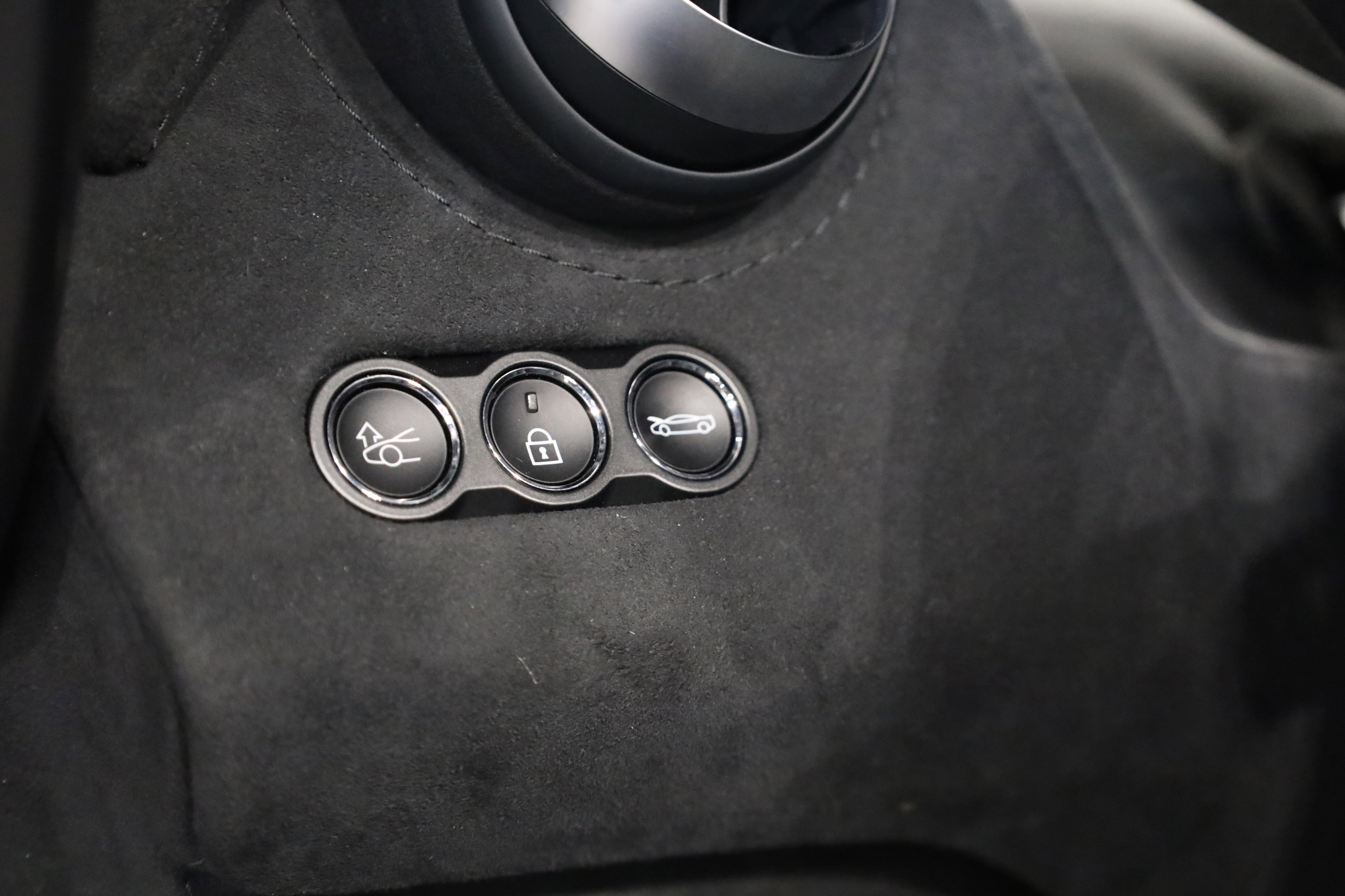 Used 2025 McLaren 750S image 18